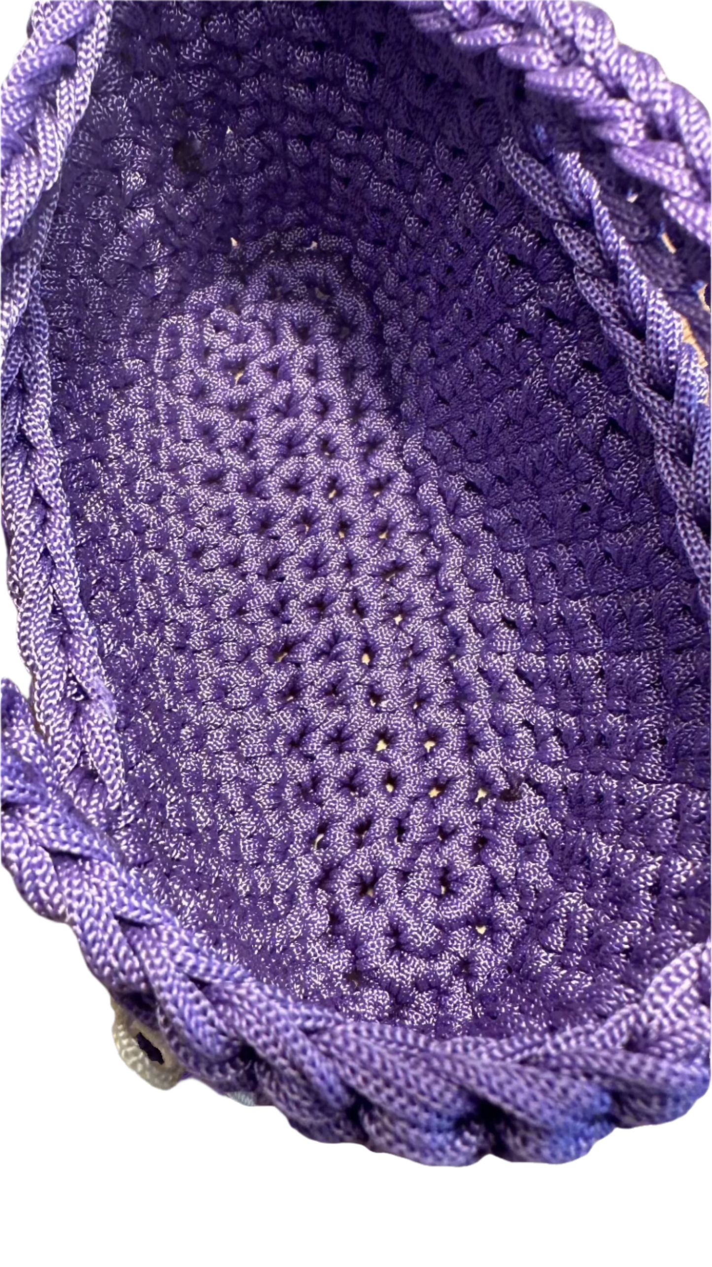 <img ="creaturina_bag.png" alt="Luglina mini bag uncinetto fatta a mano colore lilla con fiocchetti panna">