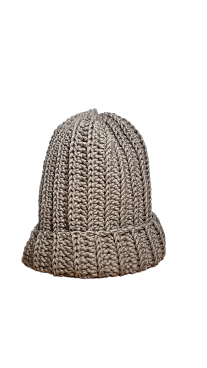 Beige handmade crochet winter hat made with lana merino 100% 