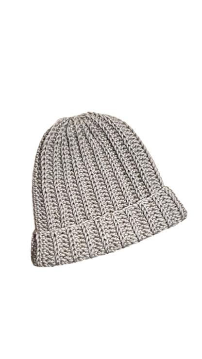 Beige handmade crochet winter hat made with lana merino 100% 