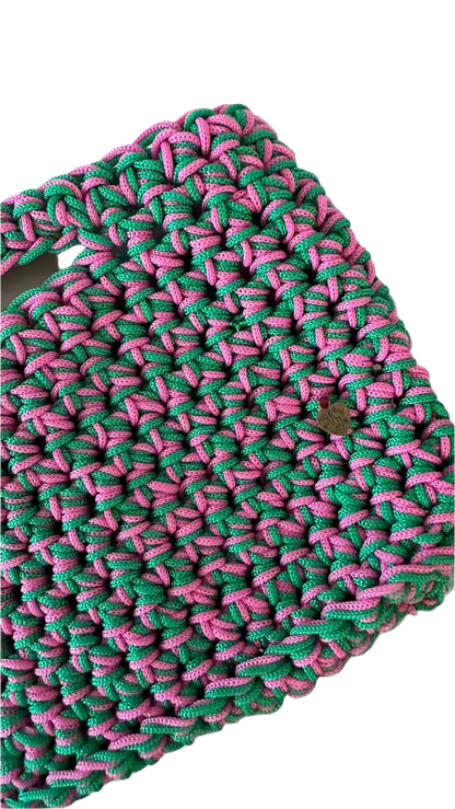 <img ="creaturina_bag.png" alt="Maggina mini bag rosa e verde">